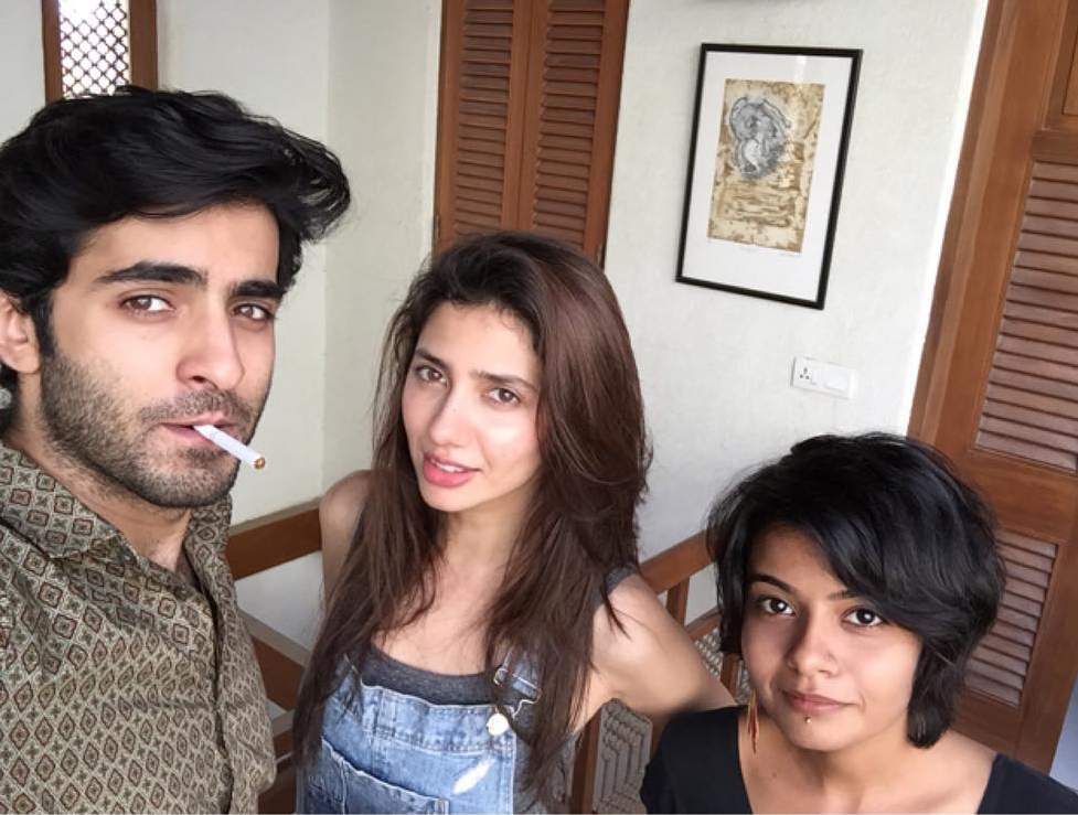 Mahira Khan's Unseen Pictures With Friends