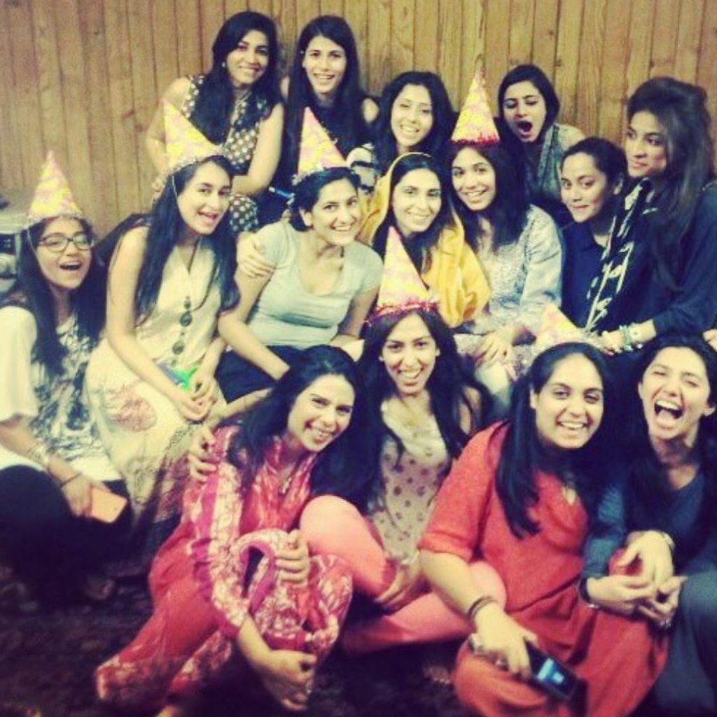 Mahira Khan's Unseen Pictures With Friends