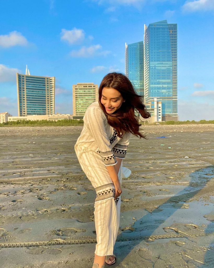 Maira Khan Having Blissful Time At The Beach