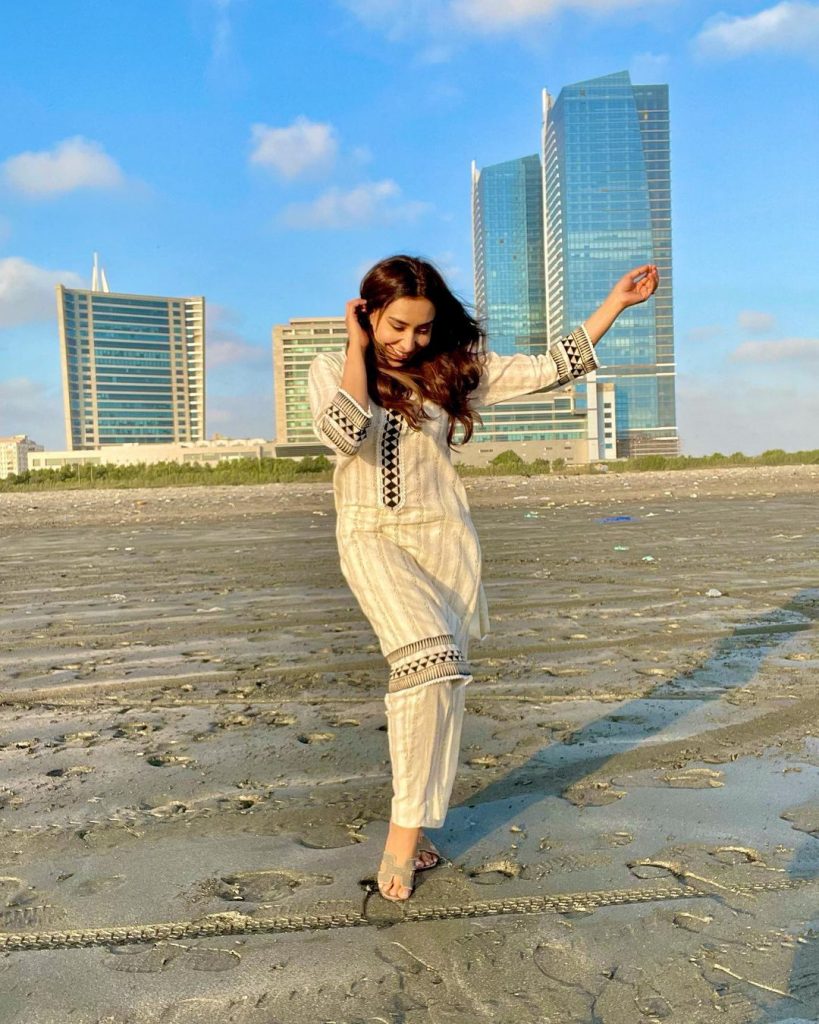 Maira Khan Having Blissful Time At The Beach