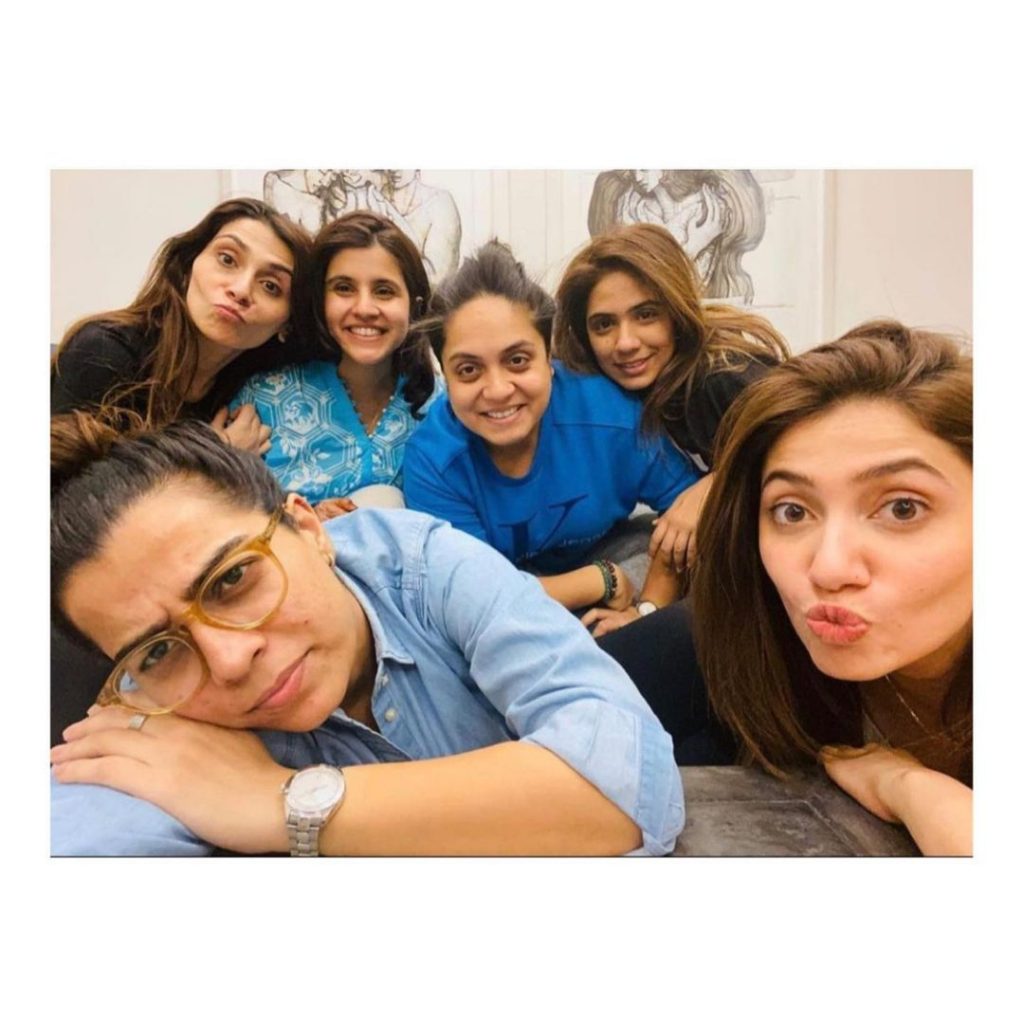 Mahira Khan's Unseen Pictures With Friends