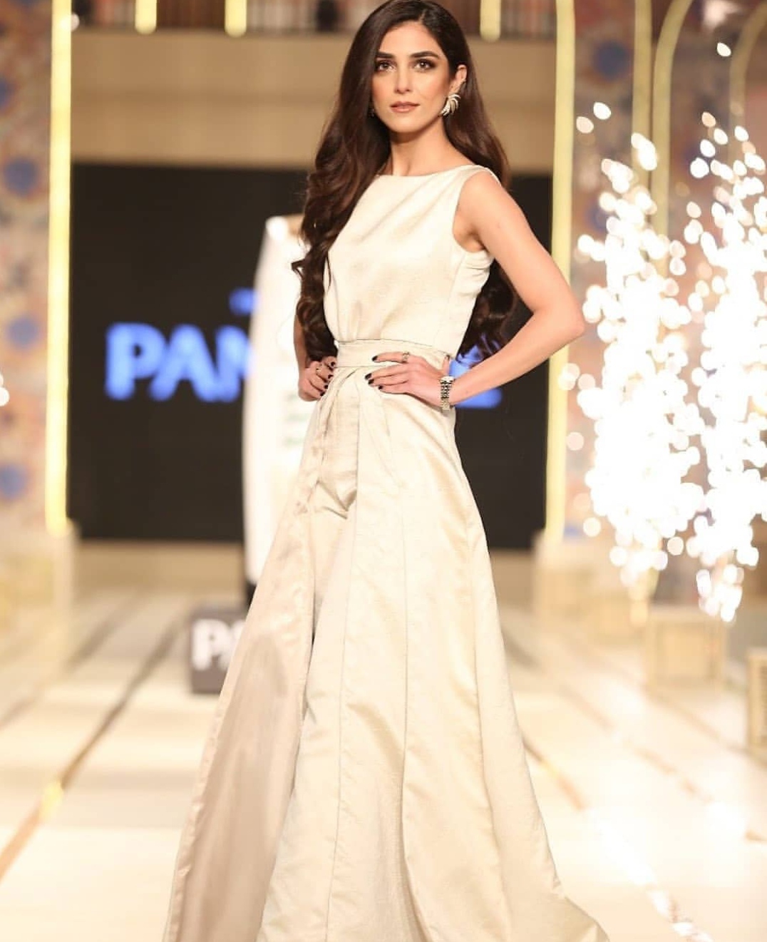 Bridal Couture Week Hair Show - Featuring Maya Ali | Reviewit.pk