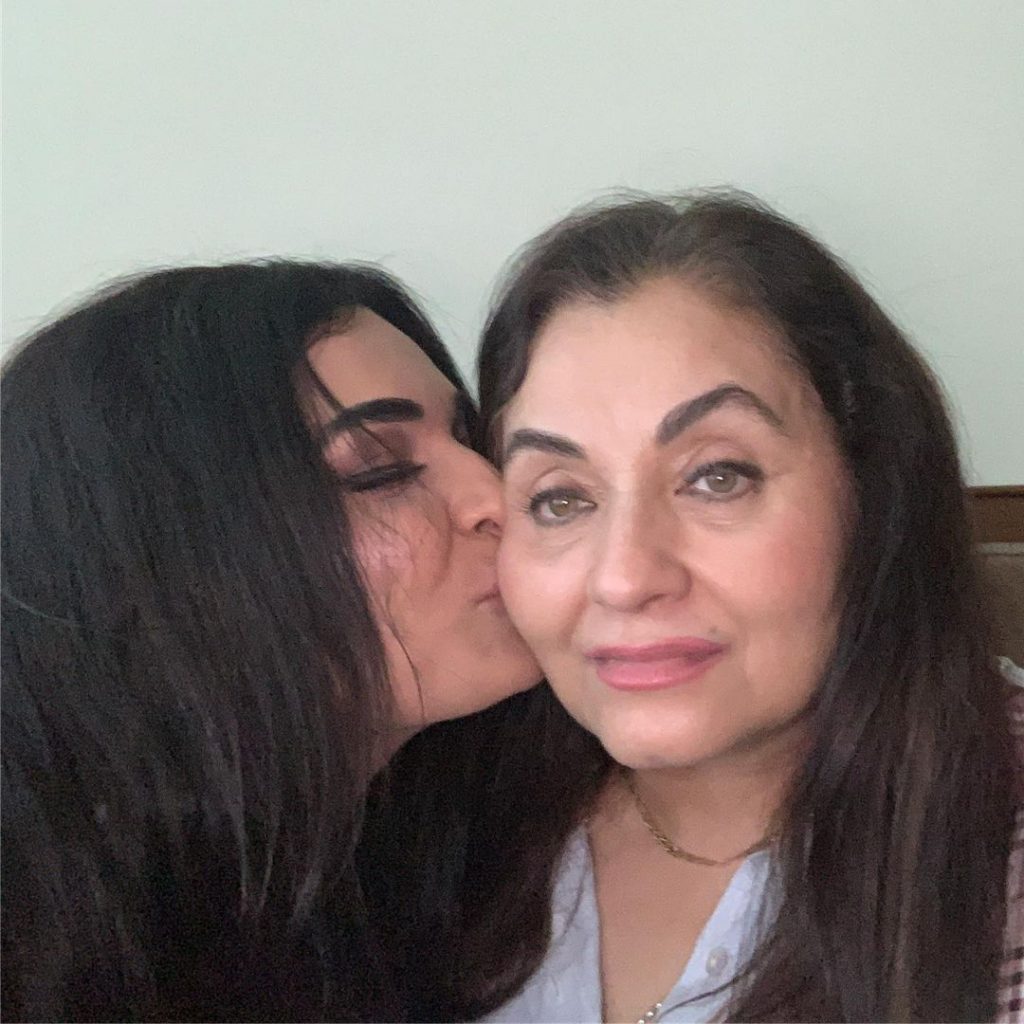 Meera Visits Friend Salma Agha in Dubai