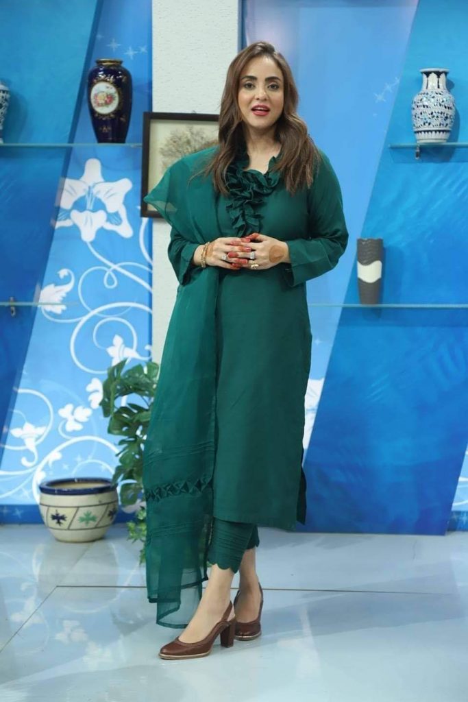 Nadia Khan Different Looks From Her Show