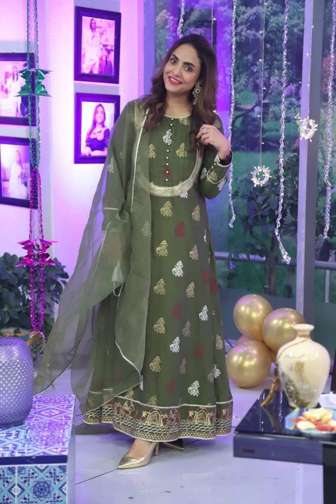 Nadia Khan Different Looks From Her Show