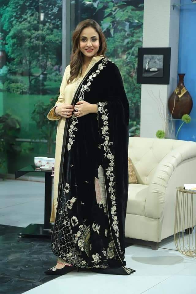 Nadia Khan Different Looks From Her Show