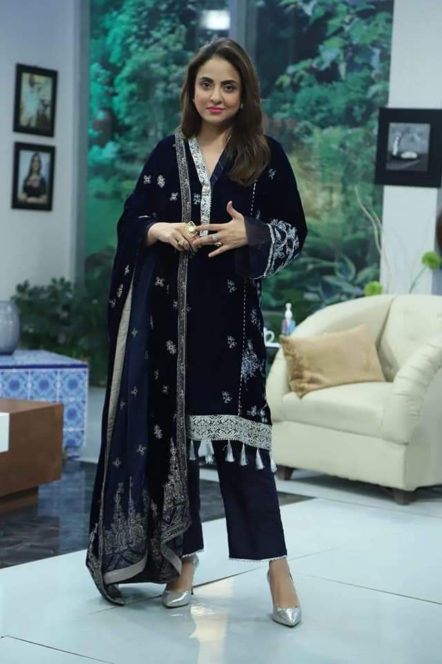 Nadia Khan Different Looks From Her Show