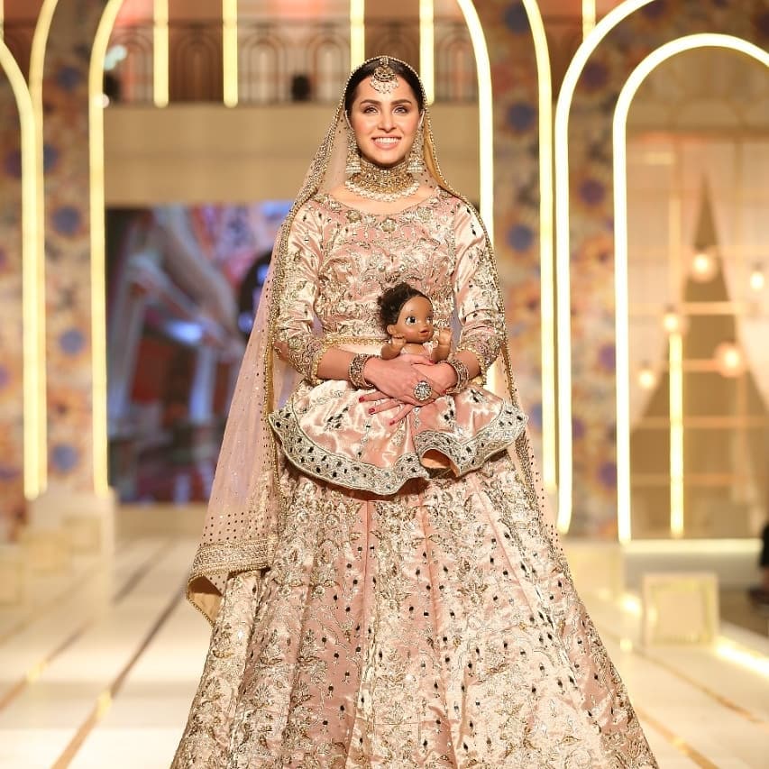 Nimra Khan Appeared As Show Stopper For Noman And Bhaiya