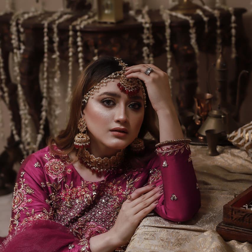 Sizzling Photoshoot Of Ehd-e-wafa Famed Momina Iqbal