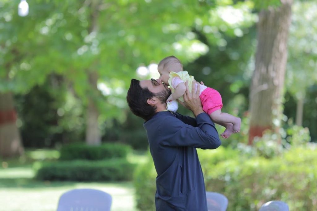 A Walkthrough To The Beautiful Captures of Shahid Afridi And His Girls