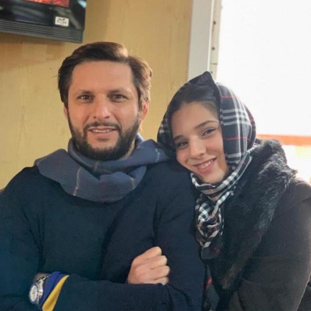 A Walkthrough To The Beautiful Captures of Shahid Afridi And His Girls