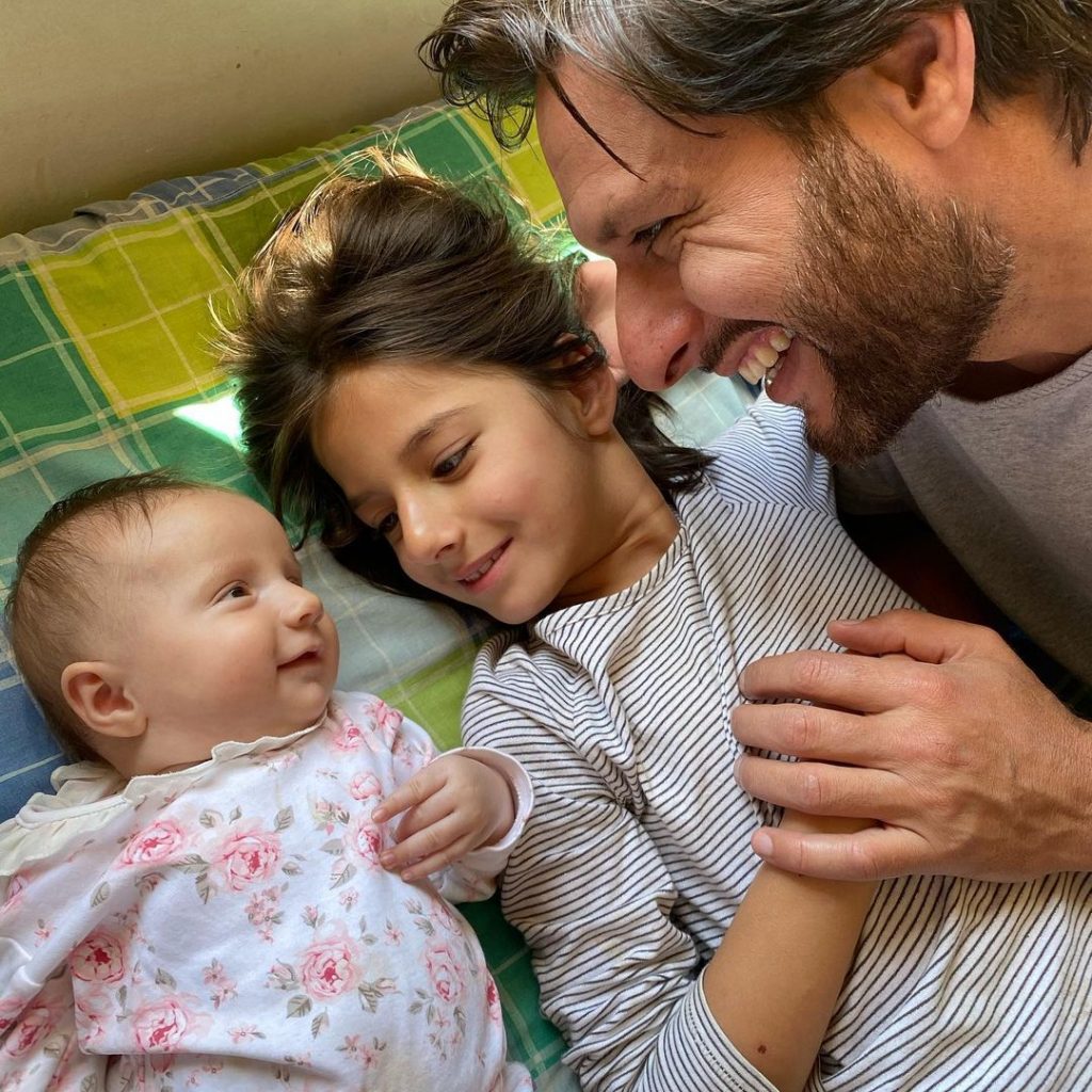 A Walkthrough To The Beautiful Captures of Shahid Afridi And His Girls