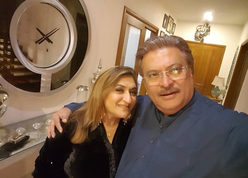 Shabbir Jan Pictures With Wife Farida Shabbir