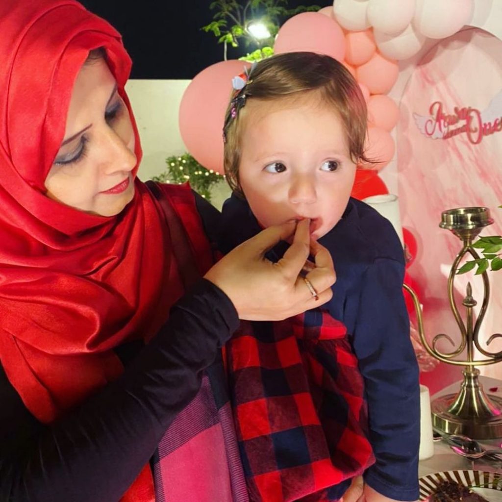 Syeda Bushra Iqbal Shares Pictures With Shahid Afridi's Daughter