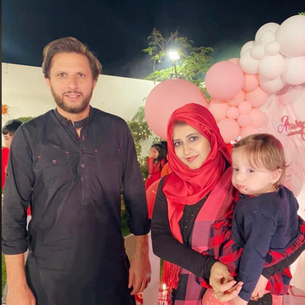 Syeda Bushra Iqbal Shares Pictures With Shahid Afridi's Daughter