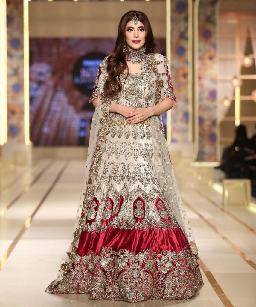 Urwa Walked the Ramp For Kashees