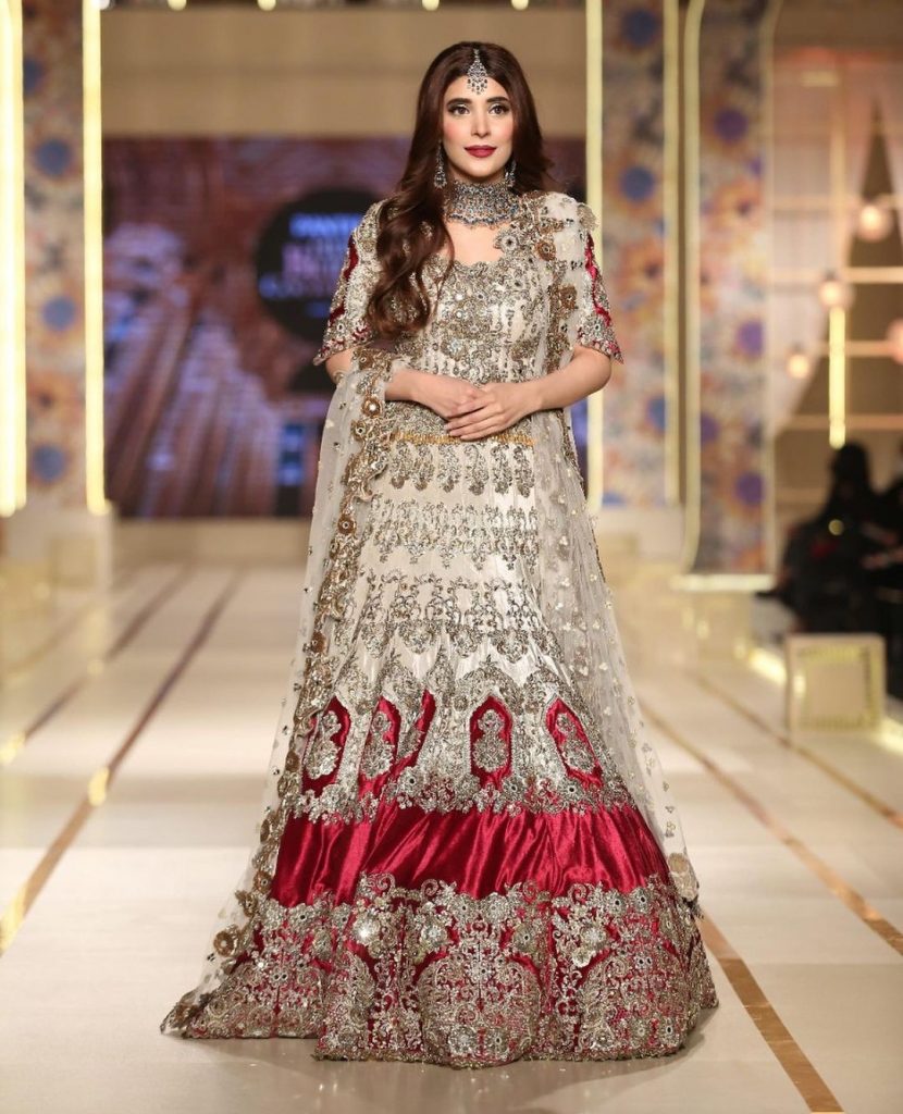 Urwa Walked the Ramp For Kashees