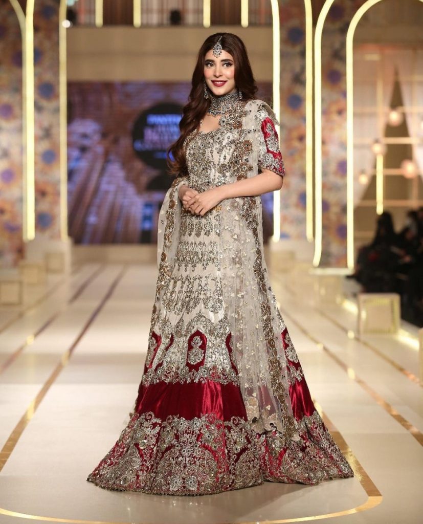 Urwa Walked the Ramp For Kashees