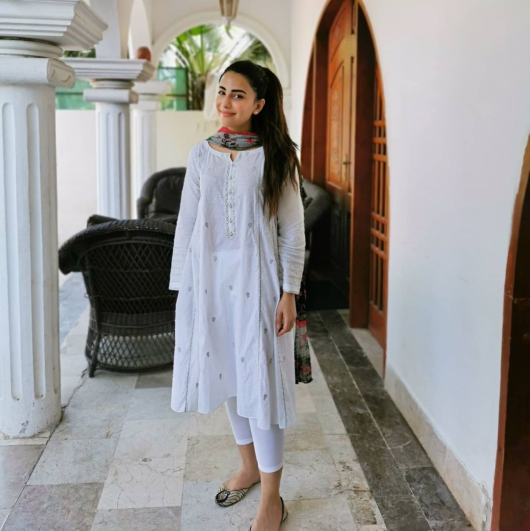 Decent Photos Of Ushna Shah In Eastern Wears Reviewit pk