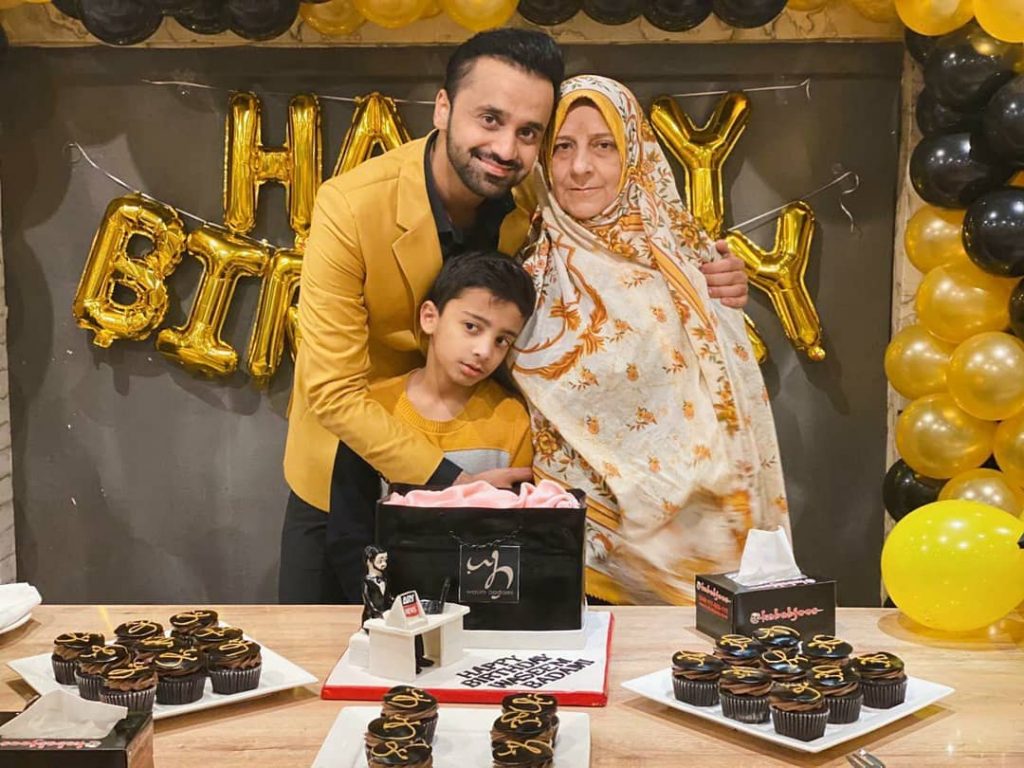 Latest Pictures of Waseem Badami With His Son - HD Quality