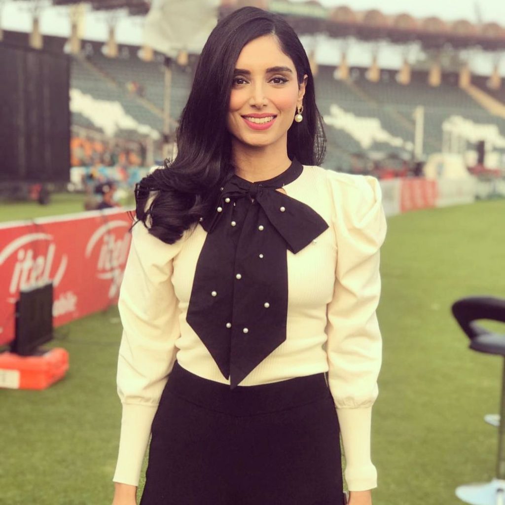 Let Us Get To Know Zainab Abbas – The Sports Anchor