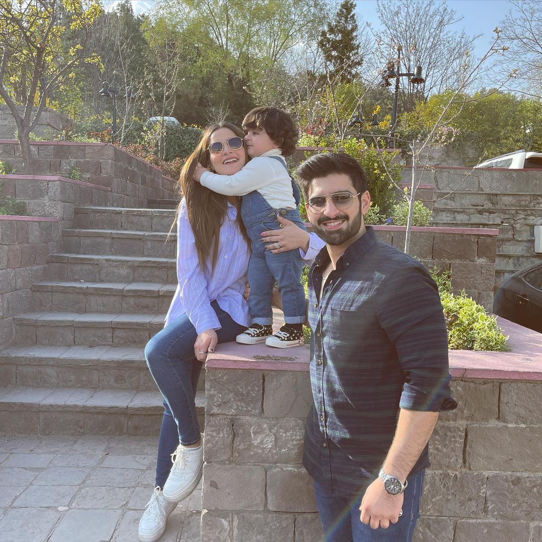 Aiman Khan and Muneeb Enjoying Vacations with Daughter Amal - Beautiful Pictures