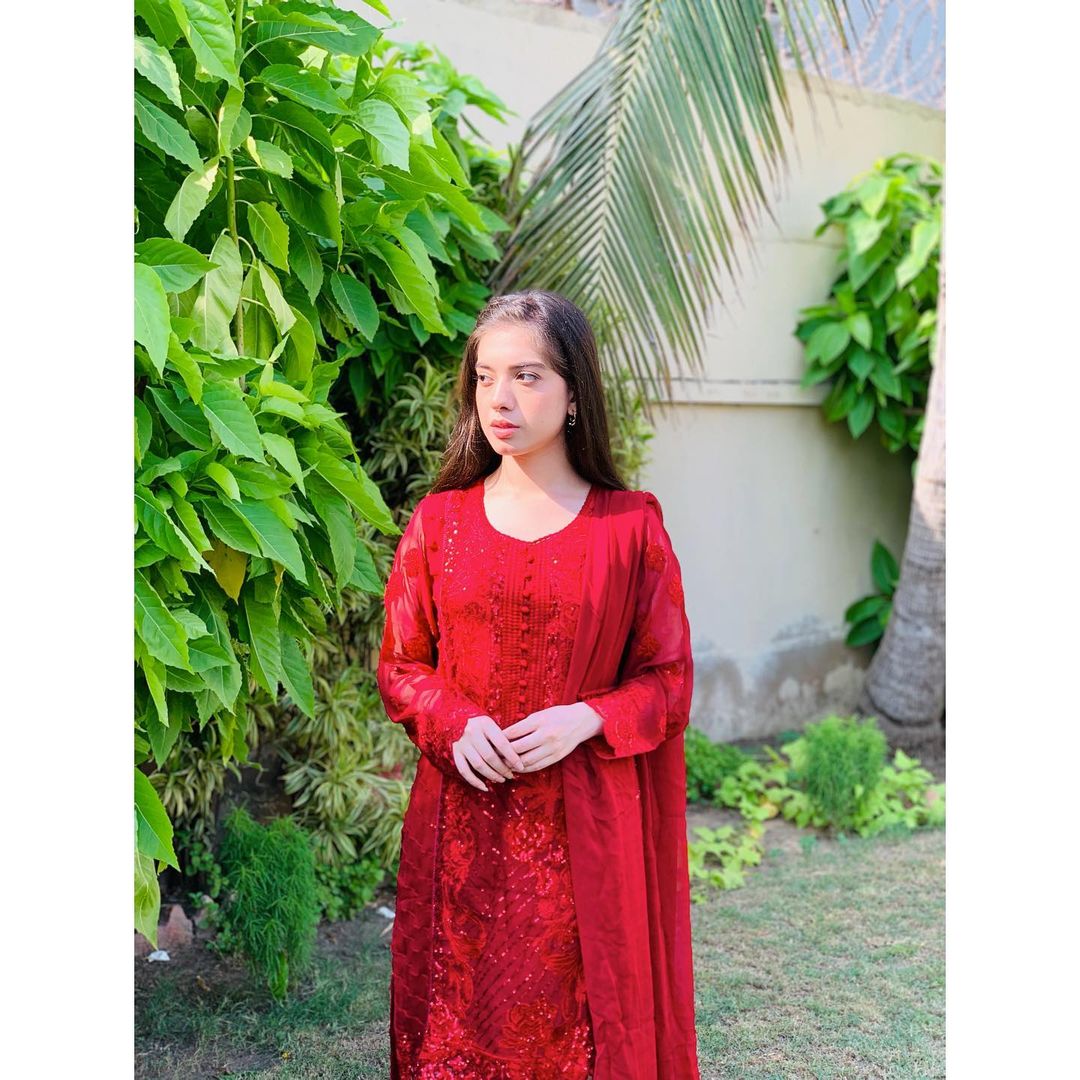 Arisha Razi Khan Latest Beautiful Clicks