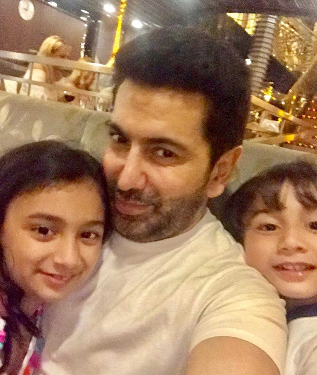 Singer Faakhir Mehmood with his Family - Latest Beautiful Pictures