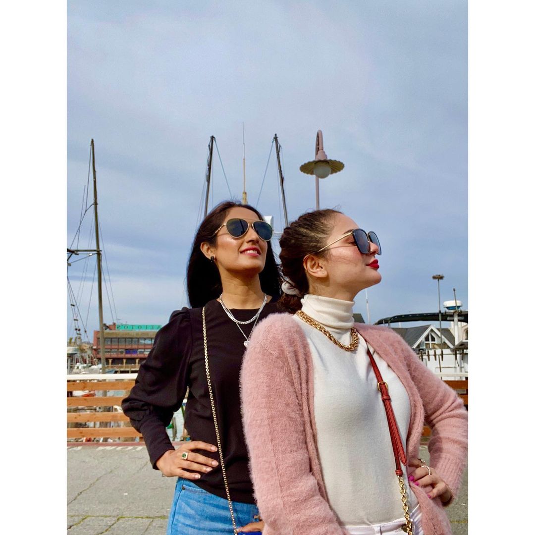 Beautiful Pictures of Hania Aamir with her Friend Maida in USA