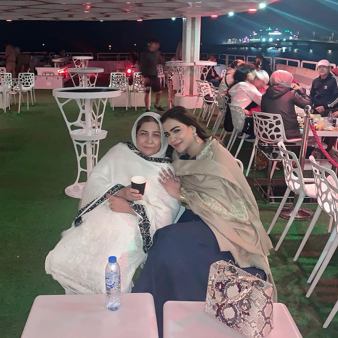 Actress Humaima Malik Shared New Beautiful Pictures with her Mother