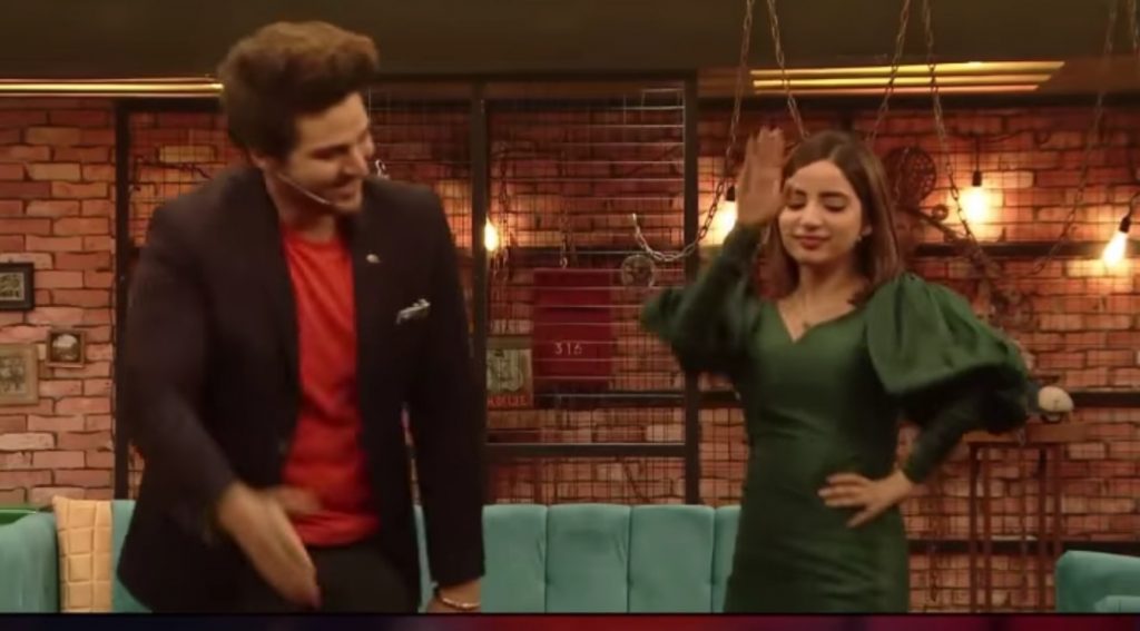 Netizens' Criticism on Saboor Aly and Minal Khan Dance With Ahsan Khan