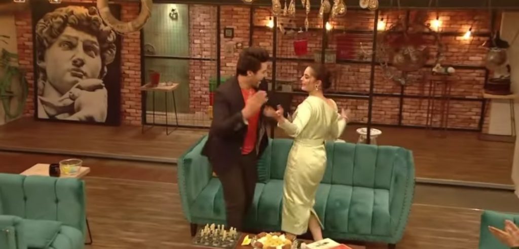 Netizens' Criticism on Saboor Aly and Minal Khan Dance With Ahsan Khan