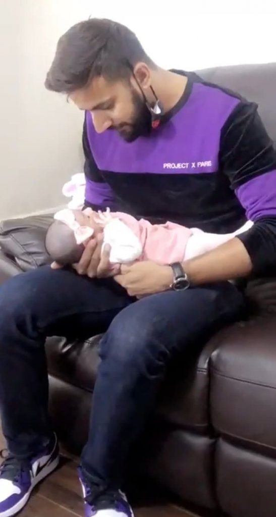 Imad Wasim Shares Moments While Holding His Daughter For The First Time
