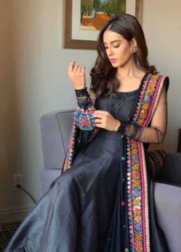 Colors That Suit Pakistani Actresses The Best