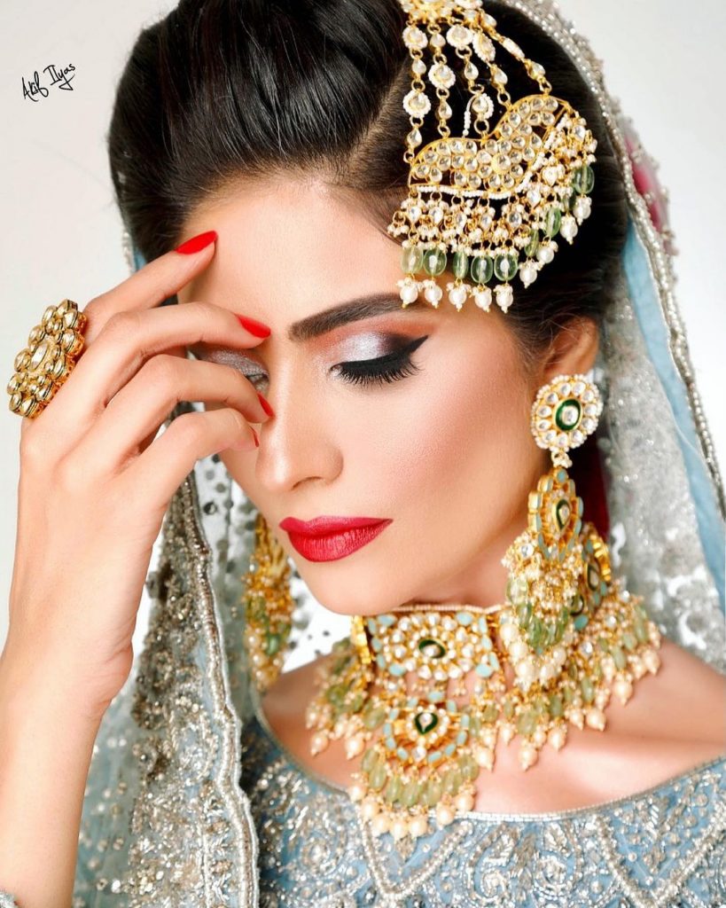 Madiha Iftikhar Looks Stunning In Her Latest Pictures