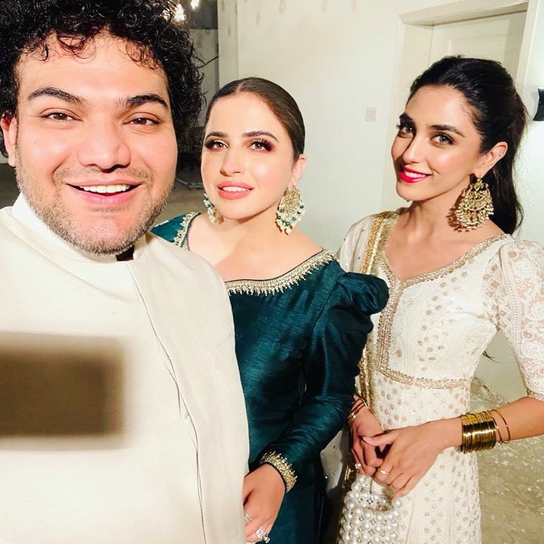 Maya Ali Flaunting Beautiful White Pishwas At A Wedding