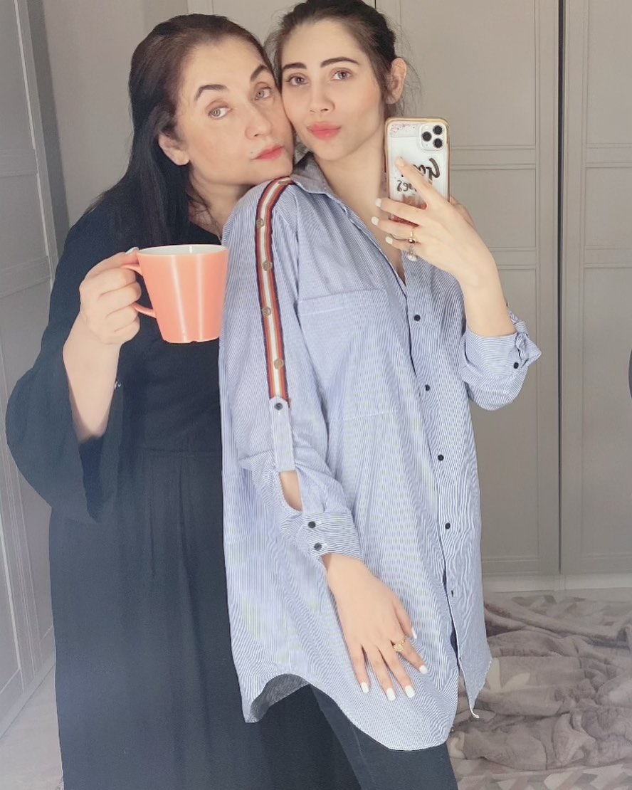 Salma Agha with her Daughter Zara Khan - Latest Pictures