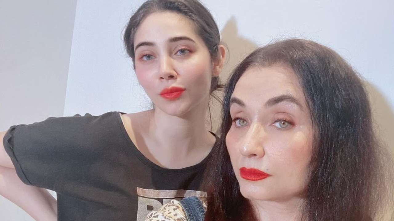 Salma Agha with her Daughter Zara Khan - Latest Pictures