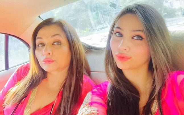 Salma Agha with her Daughter Zara Khan - Latest Pictures