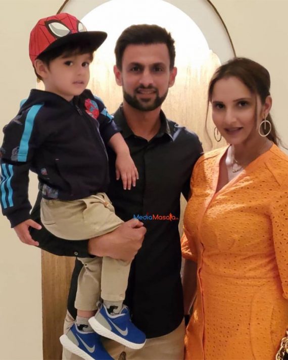 Shoaib Malik and Sania Mirza with Their Son - Latest Pictures | Reviewit.pk