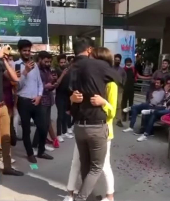 University Of Lahore Expelled Students On Proposing Publicly | Reviewit.pk