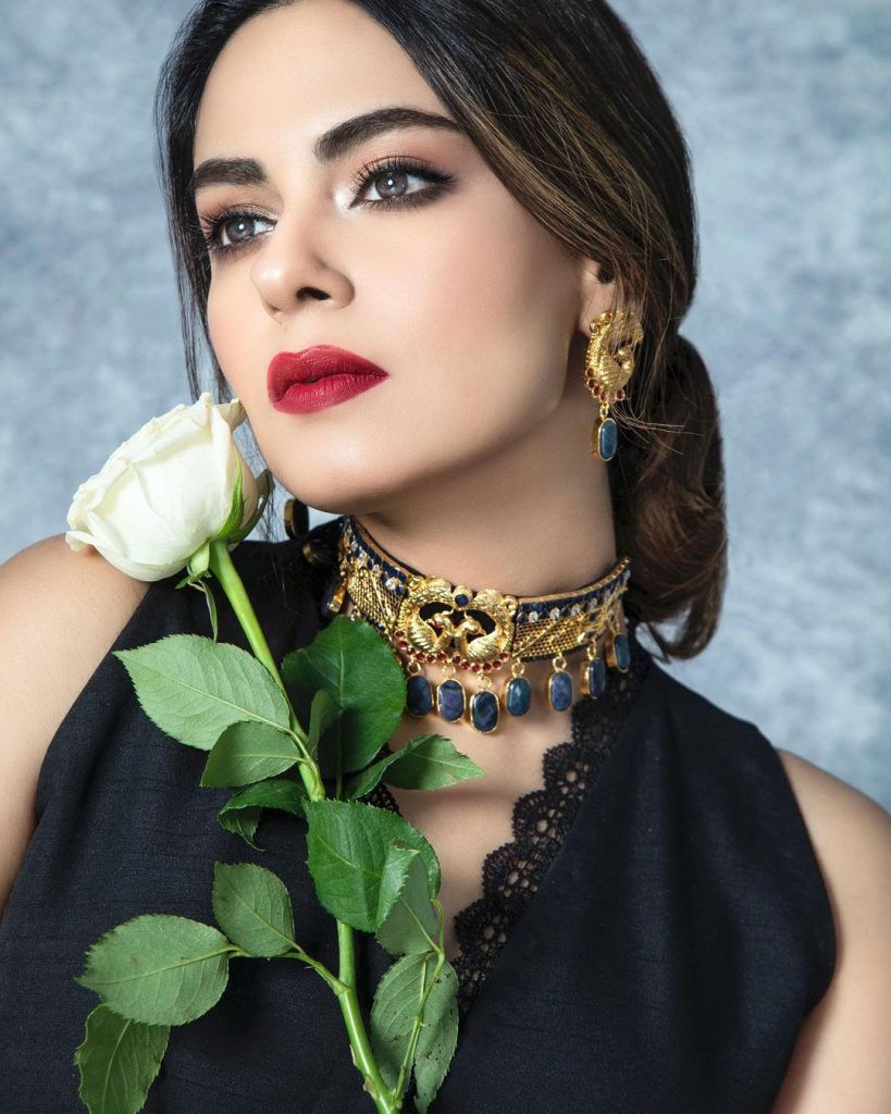 Amar Khan Looks Like A Dream In Her Latest Pictures