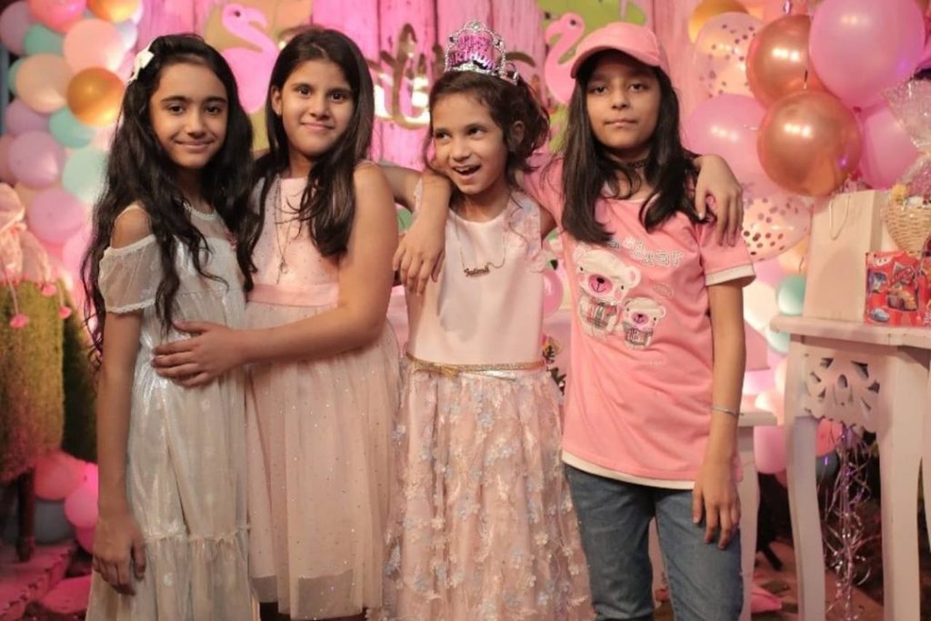 Fahad Mustafa's Daughter Fatima Celebrates Her 10th Birthday | Reviewit.pk