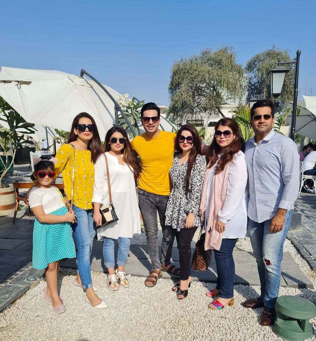 Fatima Effendi and Kanwar Arsalan Latest Pictures with Family