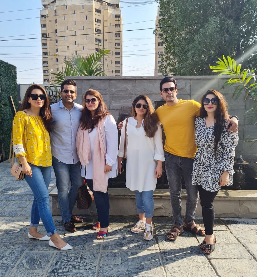 Fatima Effendi and Kanwar Arsalan Latest Pictures with Family