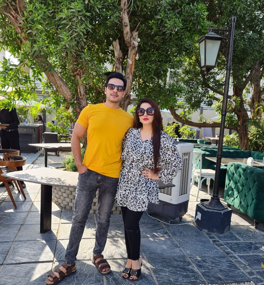 Fatima Effendi and Kanwar Arsalan Latest Pictures with Family