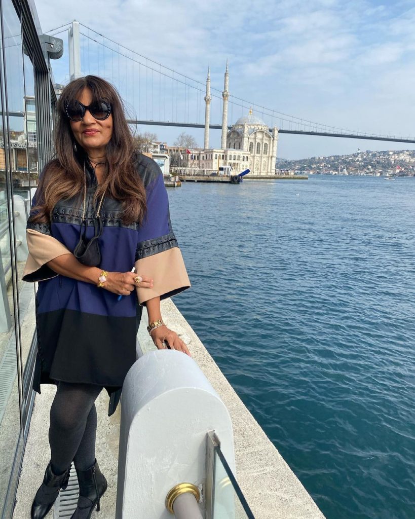 Frieha Altaf Pictures With Friends While Travelling