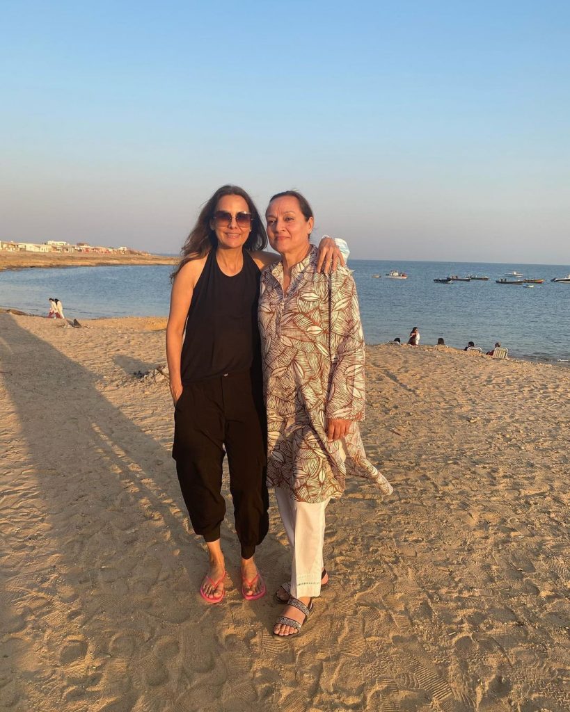 Frieha Altaf Pictures With Friends While Travelling