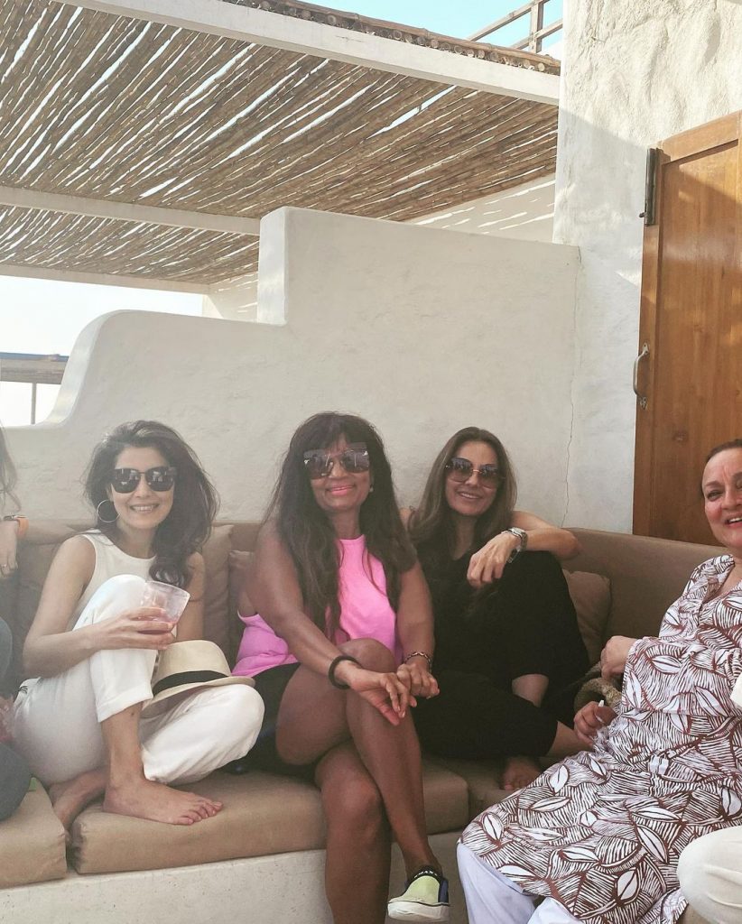 Frieha Altaf Pictures With Friends While Travelling