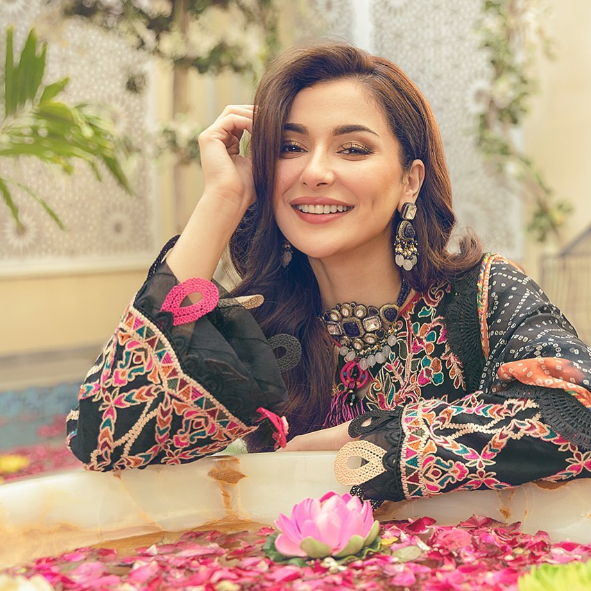 Hania Aamir Faces Criticism On Her Latest Pictures